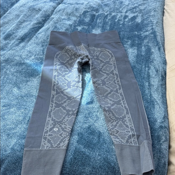 lululemon athletica Pants - lululemon athletica Gray Patterned Leggings